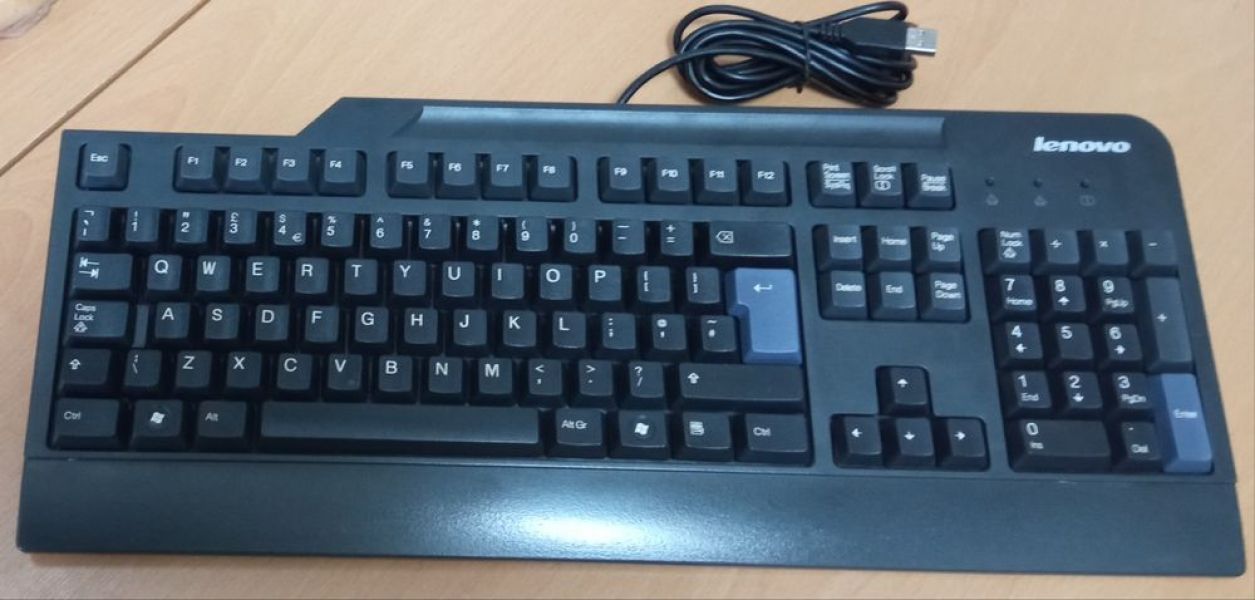 Vnd Tastatura LENOVO cu fir și mufa USB pentru PC.Noua