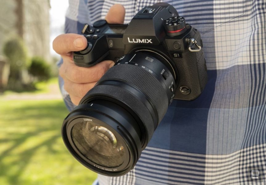 Best Camera 2019 = Panasonic S1