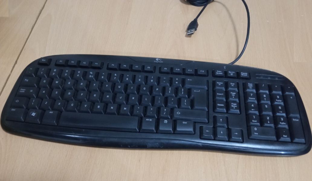 Vand Tastatura LOGITECH
