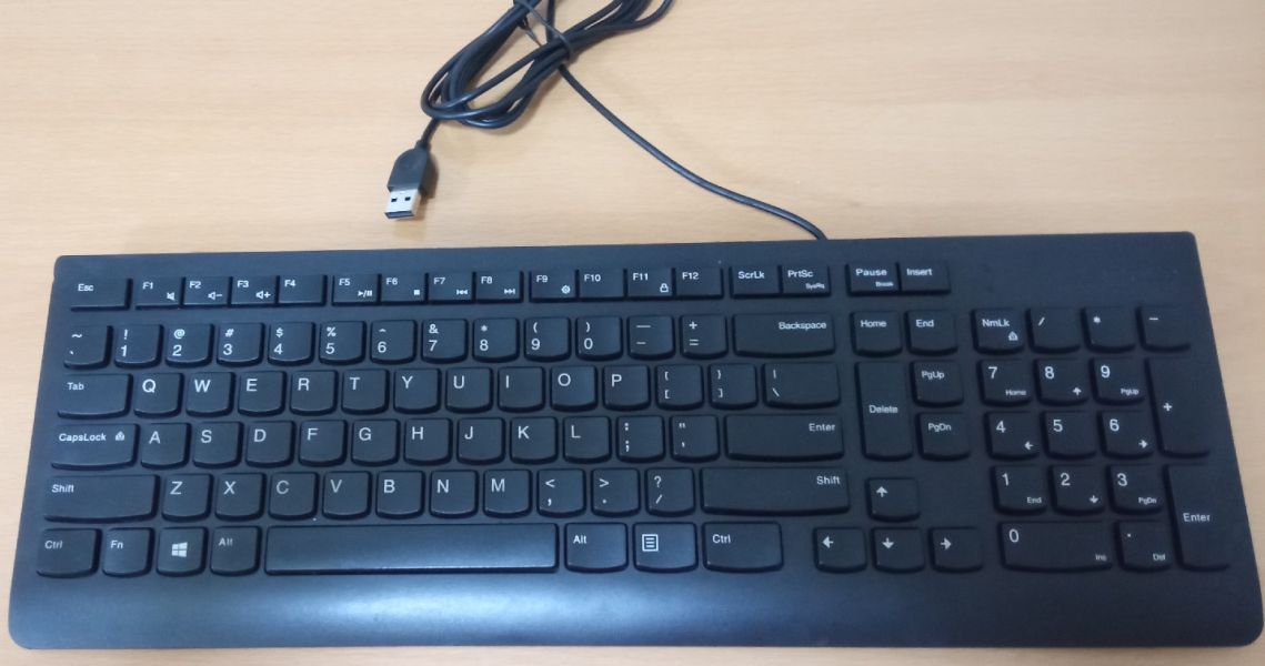 Vand Tastatura Lenovo , Slim,cu fir si mufa USB,pentru PC/laptop