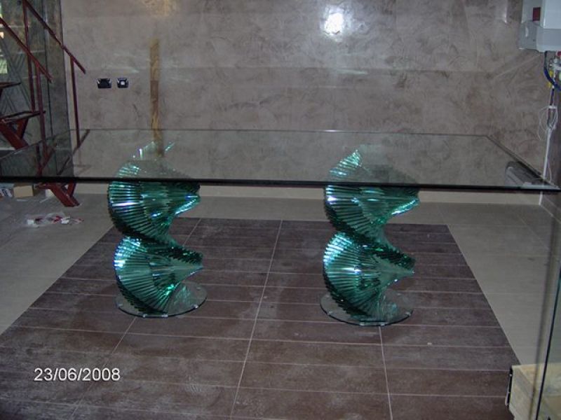  Mobilier din sticla 