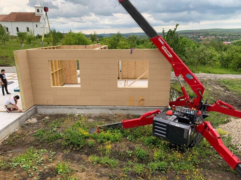 Unic urw06 mini crane