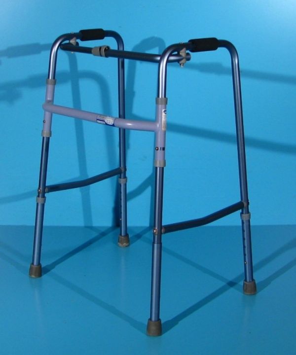 Cadru pentru mers din aluminiu - Invacare