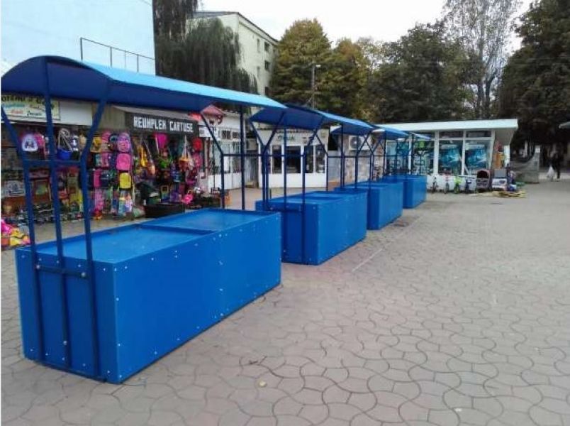 Stand piata cu copertina