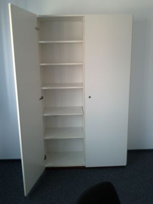Vand dulapuri second-hand