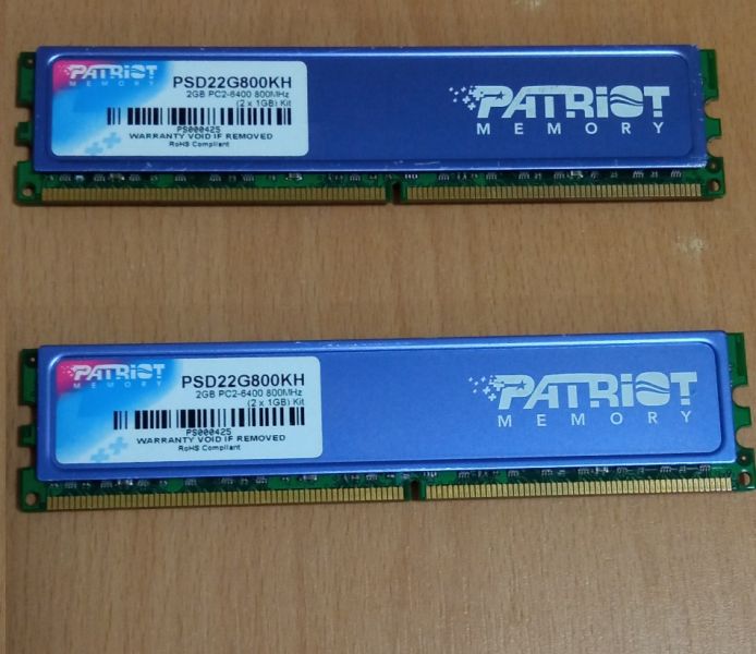 Vand 2 Memorii Patriot 2GB DDR2 CL5 800 MHz