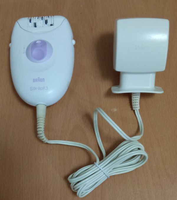 Vand Epilator BRAUN cu incarcator original ,de 12V 400mA 
