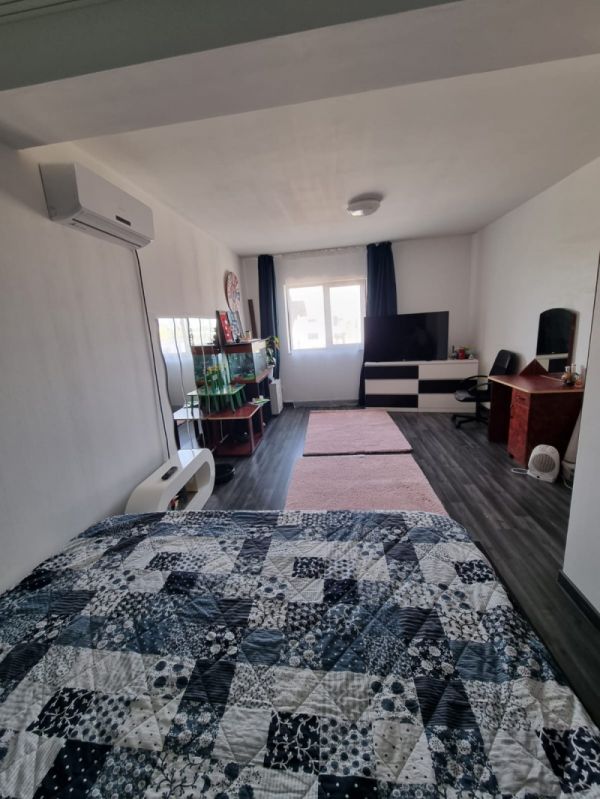 Vand / schimb vila singur in curte Com Berceni ilfov 