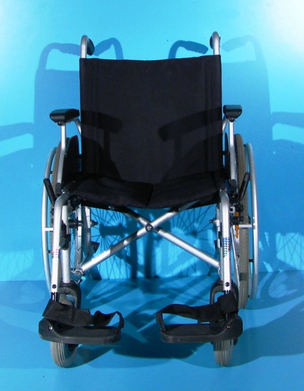 Scaun cu rotile  Drive - latime sezut 48 cm