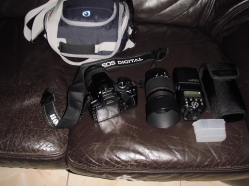 Canon Eos 400 D + accesorii !!!!- Stare impecabila !!!!- Oferta !!!