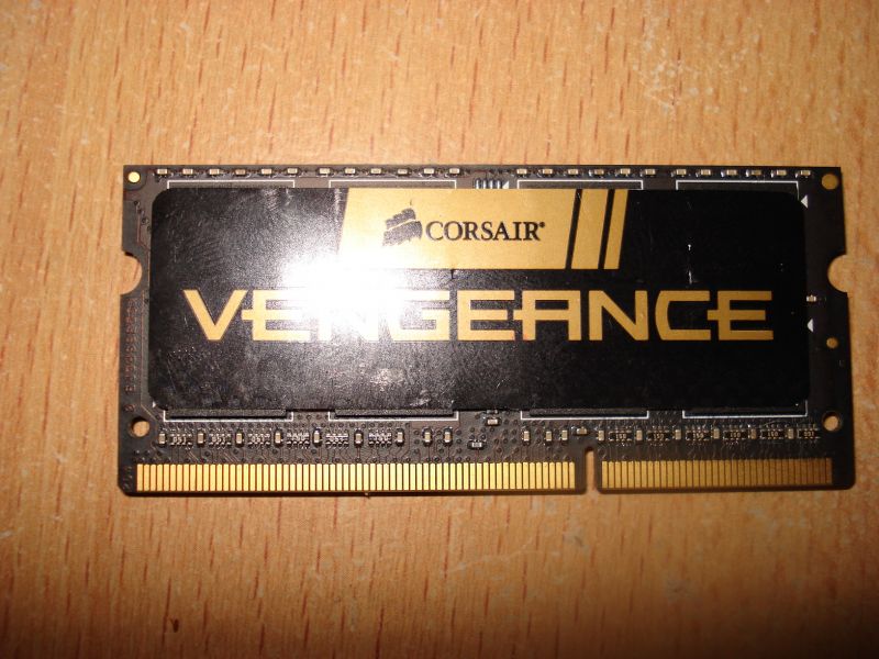 Hard si memorii laptop noi.