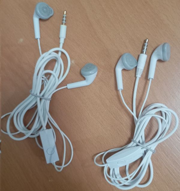 Vand  Casti SAMSUNG Originale,noi,cu hands free