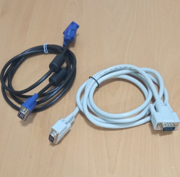 Vnd 2 Cabluri VGA-VGA , 15 pini pentru conectare PC la monitor .