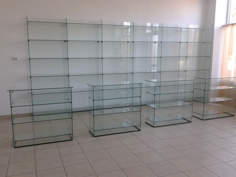 Rafturi din sticla ,tejghele, vitrine,tonete , mobilier magazin ieftin