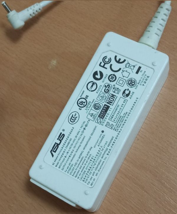 Vand Incarcator original ASUS 19v 2,1Amperi 40W 