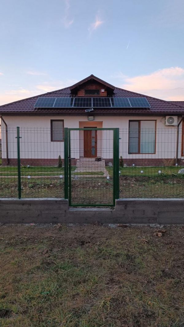GP Vila Project va ofera spre vanzare sau inchiriere case individuale, situate in Comuna Dascalu, Ilfov pe DJ200. Casa individuala este integral construita din caramida si structura portanta din beton, fiind compusa din 3 camere, 1 baie, 1 bucatarie, mansarda, hol, camera tehnica si terasa exterioara. Suprafata utila construita este de 87 mp si suprafata terenului variaza intre 400 si 500 mp. Designul interior este la alegere. Preturile sunt accesibile fiind inceputul unui Proiect fara competitie, din care primele 4 case sunt deja construite. Amplasarea proiectului permite access facil in Oras cat si la  Autostrada Bucuresti-Ploiesti si Autostrada A0.