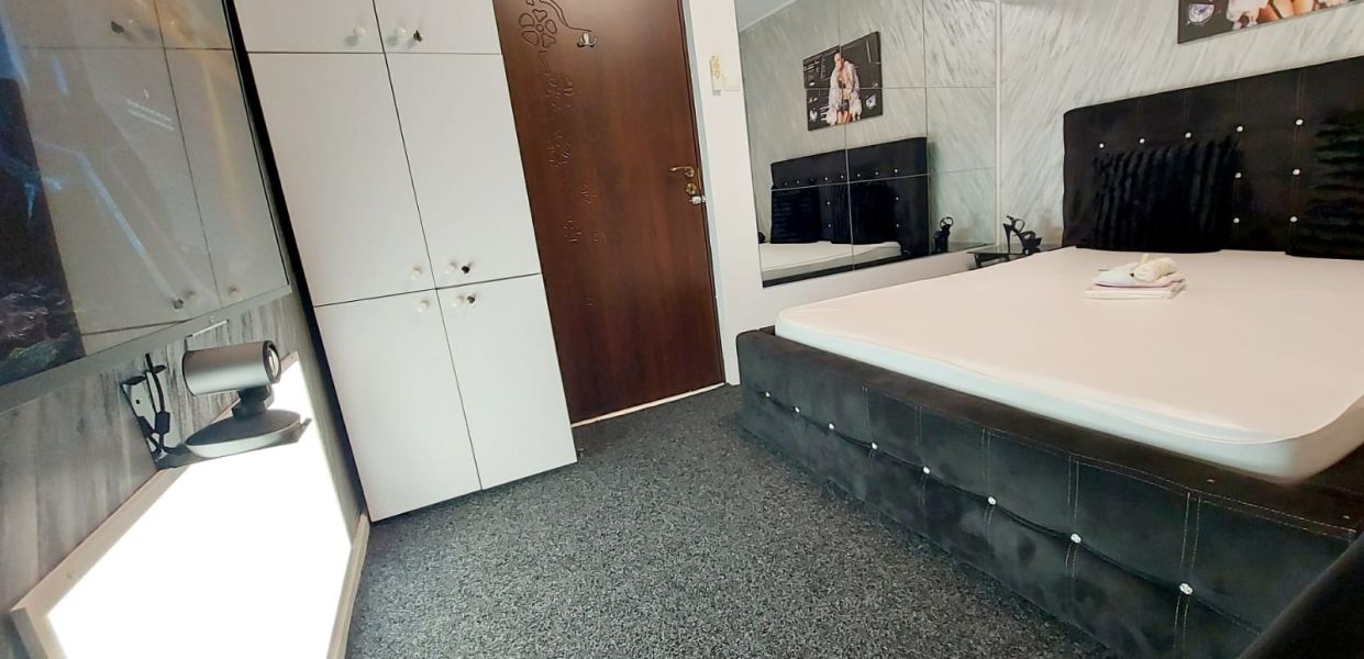 Vânzare Studio Videochat cu 4 camere active în București - Unirii