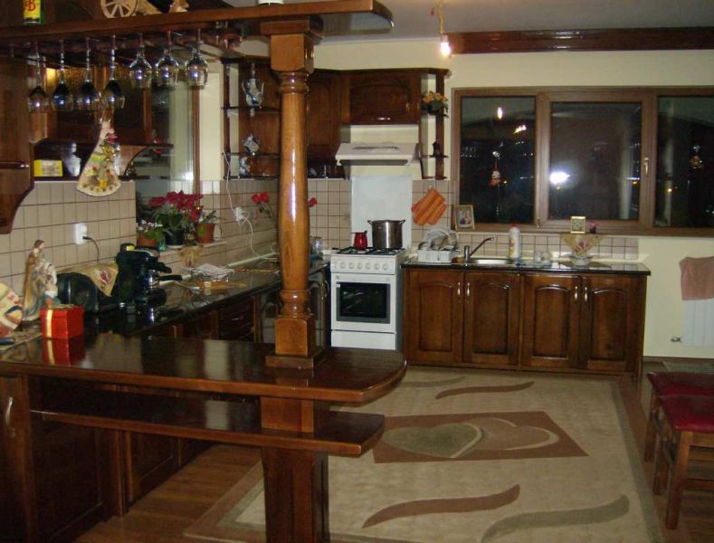 Mobilier din lemn masiv   