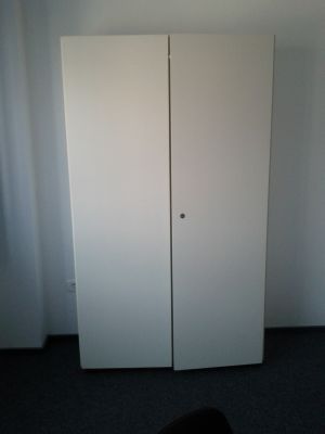 Vand dulapuri second-hand
