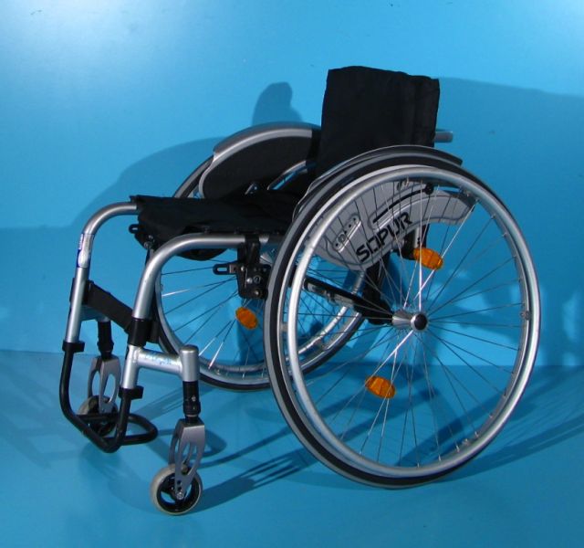 Scaun cu rotile din aluminiu activ  Sopur