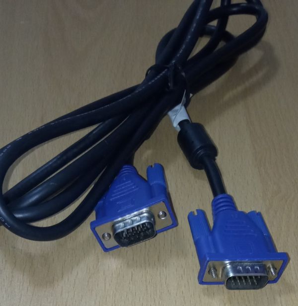 Vând Cablu VGA 15 pini pentru conectare PC la monitor