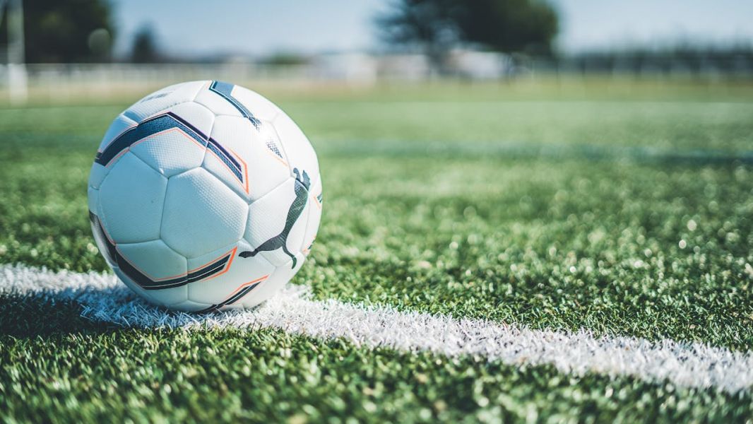 Instalare teren sportiv artificial durabil