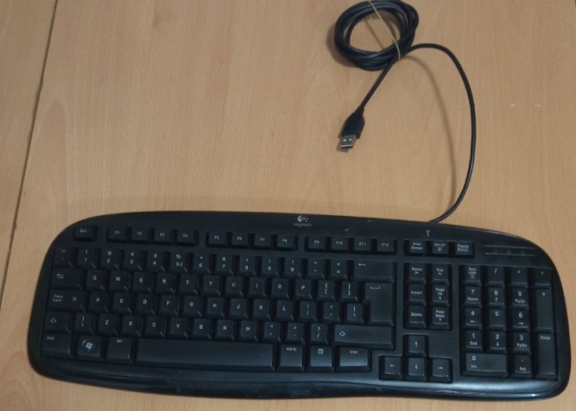 Vand Tastatura LOGITECH