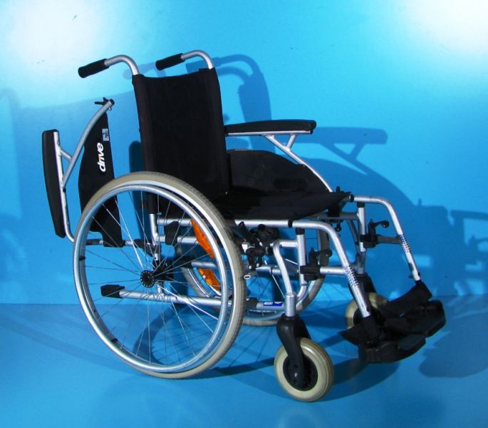 Scaun cu rotile invalizi