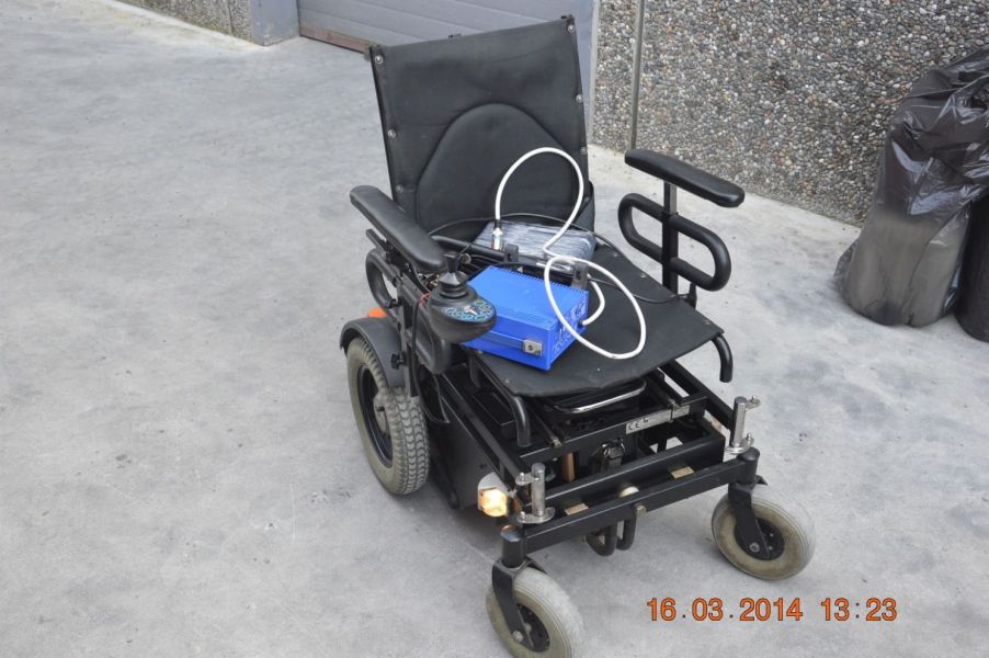 Carucior electric pliabil pentru disabili