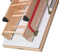 Scara acces pod de la 550 Lei