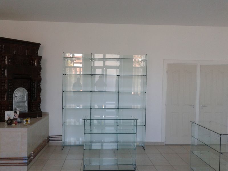 Rafturi sticla vitrine  tonete tejghele sticla