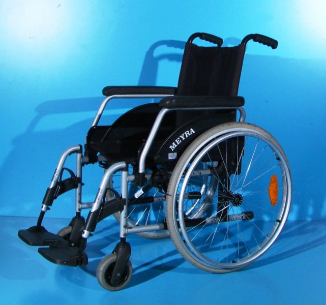 Scaun cu rotile  Meyra - sezut 43 cm