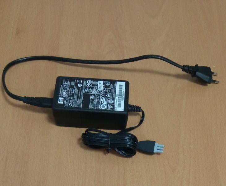 Vand Alimentator HP,pentru imprimanta.Are 2 Tensiuni 