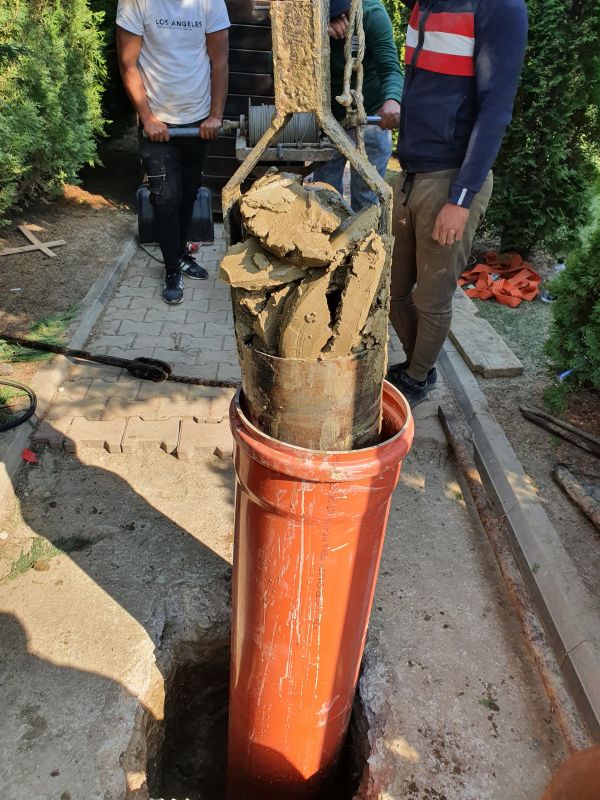 Execut puturi apa , piloni , denisipari pana la 200 m