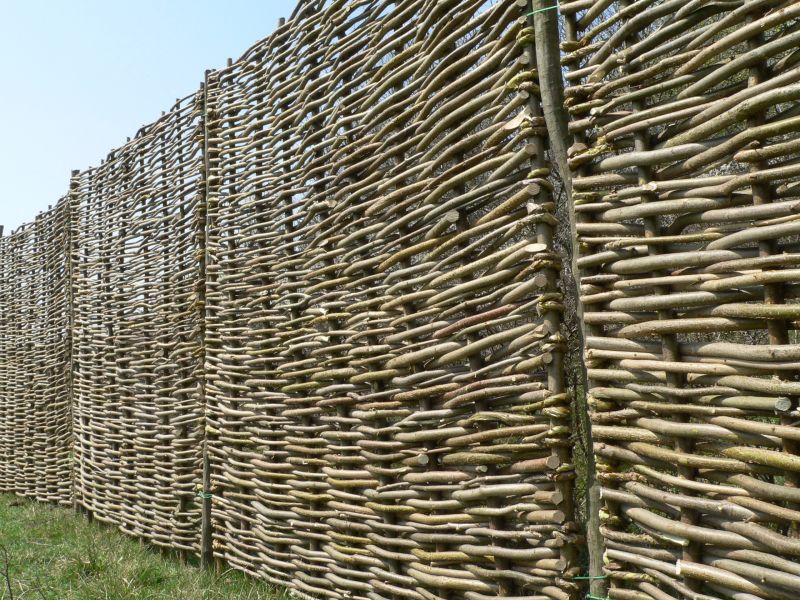 Panou de gard rustic, 180 x 180 cm, impletit manual din lemn (nuiele) de alun. Un produs HazelWorks