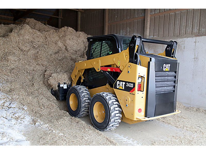 Inchiriez miniincarcator/skid/bobcat
