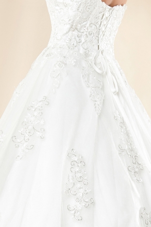 Rochie mireasa Alice Design 2014 + crinolina + voal