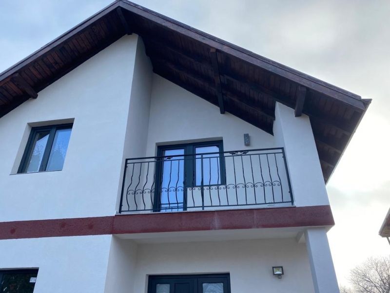Garduri, porti, balustrade, mana curenta din fier forjat