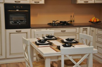 Vindem mobilier de bucatarie cu usi din lemn masiv, mdf vopsit, mobilier de living si baie, lichidar