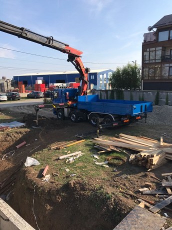 Inchiriez Camion cu Macara PK 72000, brat 28 m, capacitate 22 tone.