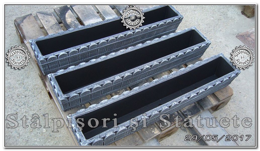 Jardiniera ornament scandura din beton model J5.