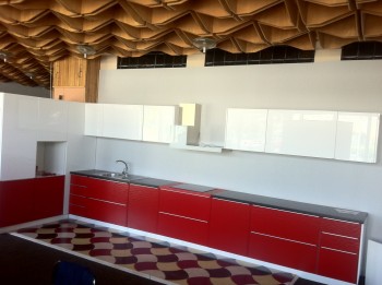 Vindem mobilier de bucatarie cu usi din lemn masiv, mdf vopsit, mobilier de living si baie, lichidar