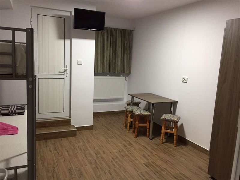 Inchiriem camere pentru muncitori