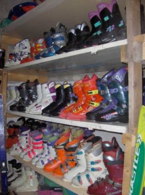 Schiuri snowboard clapari bete