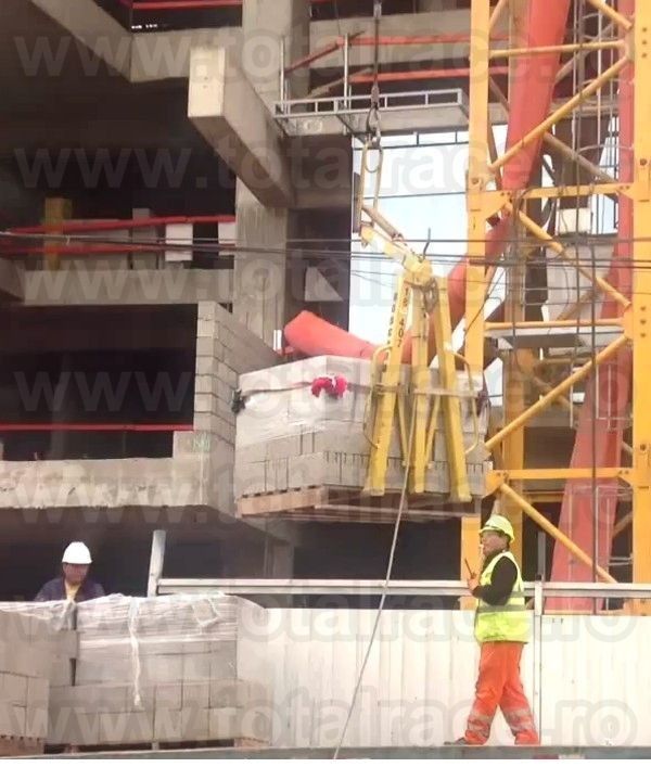 Echipamente de ridicare si manevrare paleti de caramida , BCA