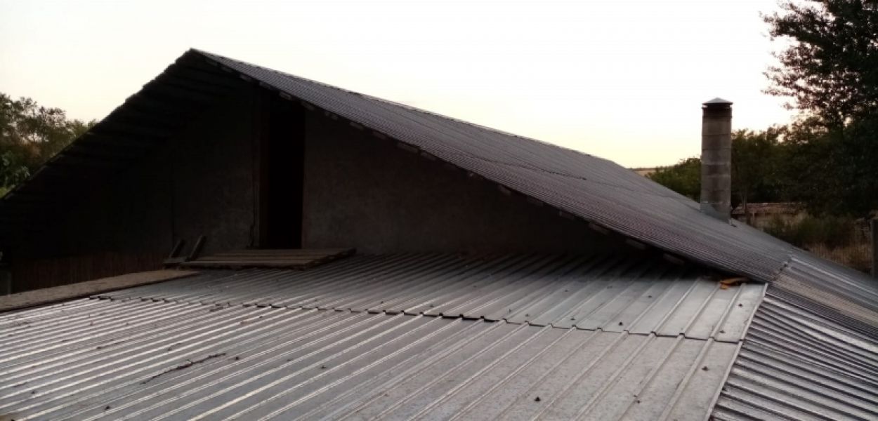 Executăm acoperișuri mansardări de la A la Z sistem pluvial reparații de urgență