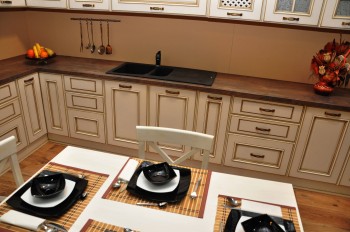 Vindem mobilier de bucatarie cu usi din lemn masiv, mdf vopsit, mobilier de living si baie, lichidar