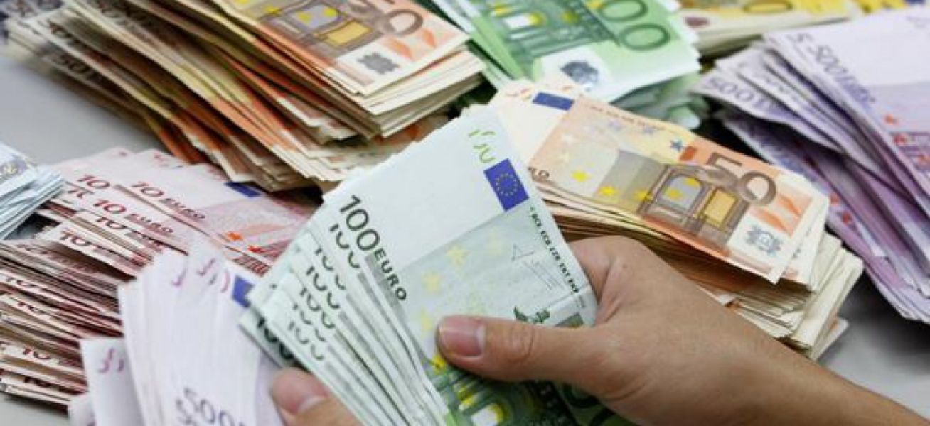 Īmprumuturi către companii și persoane fizice