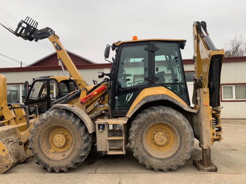 Inchiriez Buldoexcavator cu atasamente diverse