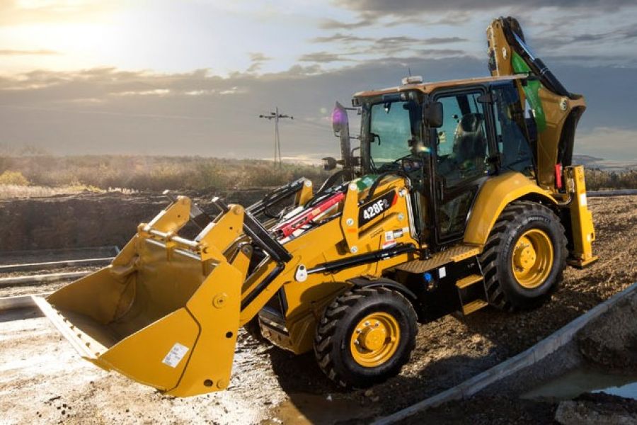 Inchiriez Buldoexcavator cu atasamente diverse